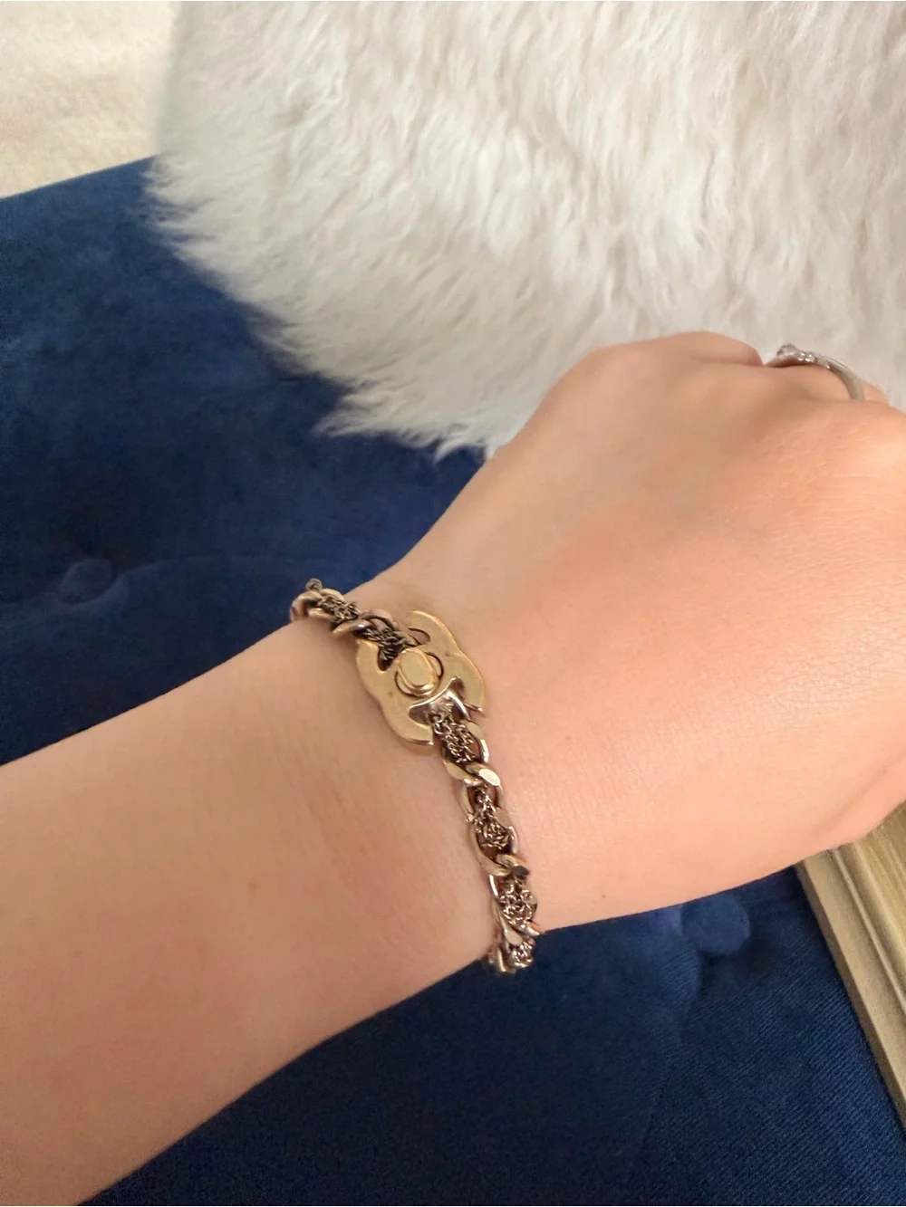 chanel turnlock bracelet hold with meshed metal